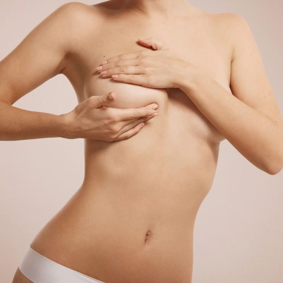 Dr. Ulaş Bali offering breast lift surgery to restore firmness and elevate the breasts for a youthful contour.