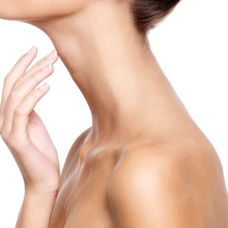 Dr. Ulaş Bali offering neck lift surgery to tighten skin and enhance jawline definition for a smoother, youthful neck.