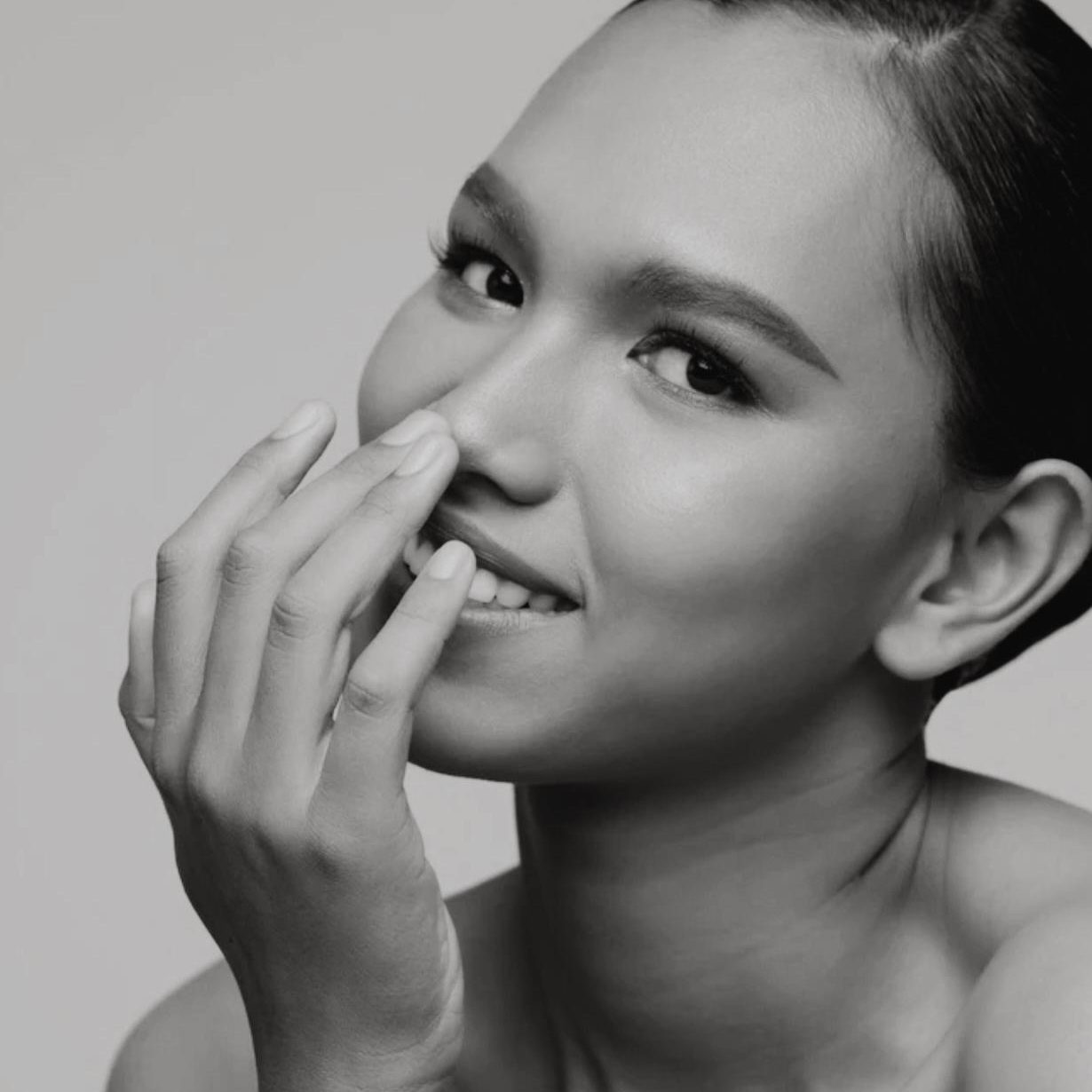 Dr. Ulaş Bali refining nose shape and size with rhinoplasty to achieve facial harmony and improve breathing functionality.