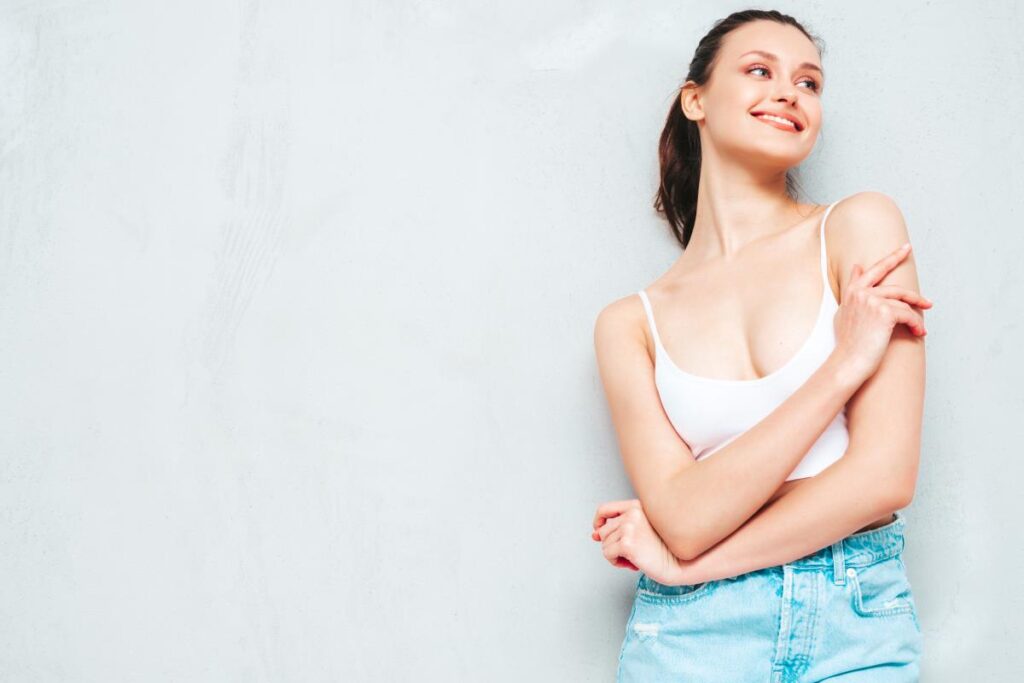 Before and after breast lift results showcasing natural and balanced outcomes from Dr. Ulaş Bali’s expert surgical techniques.